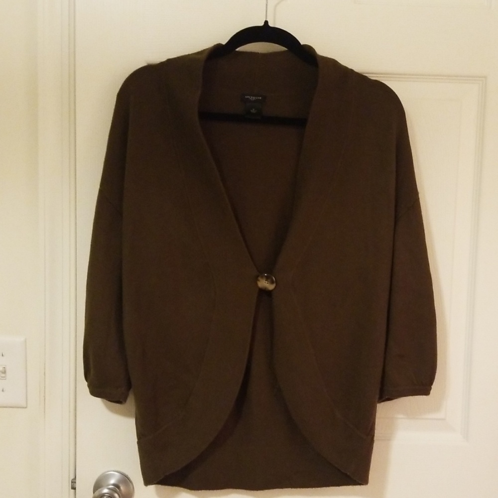 Ann Taylor..3/4 Sleeve Lightweight Sweater